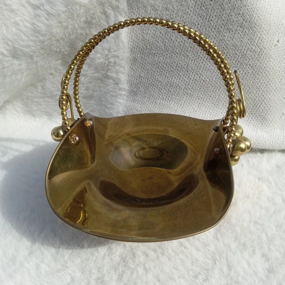 VINTAGE BRASS BASKET WITH HANDLE ADORNED WITH GRAPES MADE IN ITALY